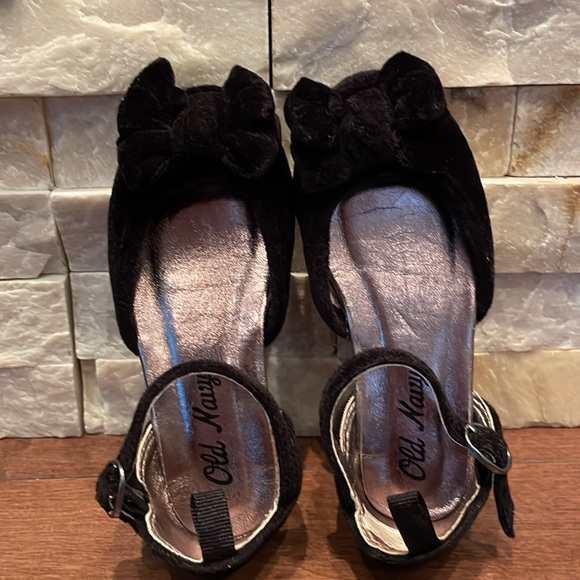 Old Navy toddler dress shoes - Picture 6 of 7